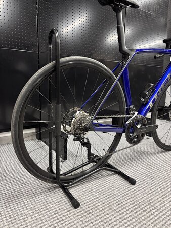 Testovaný bicykel Trek Madone SL 5 Gen 8 Hex Blue 2025