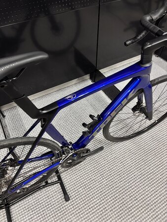 Testovaný bicykel Trek Madone SL 5 Gen 8 Hex Blue 2025