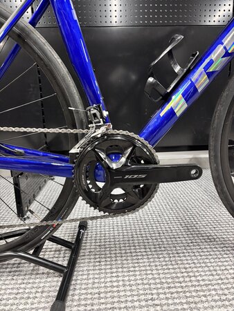 Testovaný bicykel Trek Madone SL 5 Gen 8 Hex Blue 2025