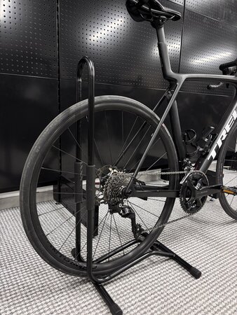 Testovaný bicykel Trek Madone SL 5 Gen 8 Matte Deep Smoke 2025 L