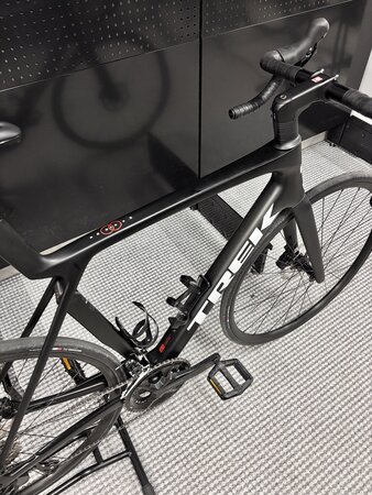 Testovaný bicykel Trek Madone SL 5 Gen 8 Matte Deep Smoke 2025 L