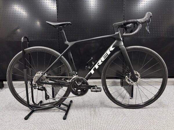 Testovaný bicykel Trek Madone SL 5 Gen 8 Matte Deep Smoke 2025 M