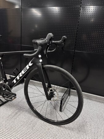 Testovaný bicykel Trek Madone SL 5 Gen 8 Matte Deep Smoke 2025 M