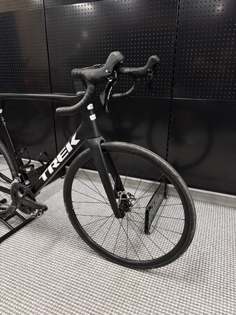 Testovaný bicykel Trek Madone SL 5 Gen 8 Matte Deep Smoke 2025 XL