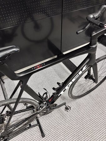 Testovaný bicykel Trek Madone SL 5 Gen 8 Matte Deep Smoke 2025 XL