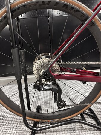 Testovaný bicykel Trek Madone SL 6 Gen 8 Crimson 2025