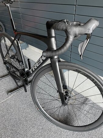 Testovaný bicykel Trek Madone SL 6 Gen 8 Matte Dark Web 2025