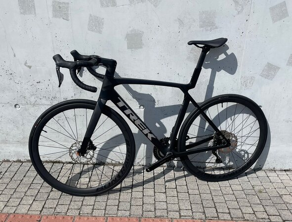 Testovaný bicykel Trek Madone SL 6 Gen 8 Matte Dark Web 2025