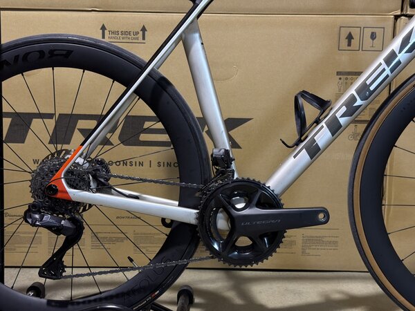 Testovaný bicykel Trek Madone SL 7 Gen 8 Matte Lunar Silver 2025