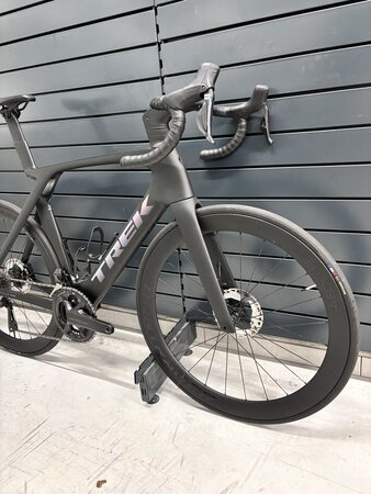 Testovaný bicykel Trek Madone SLR 7 Gen 7 Deep Smoke 2024