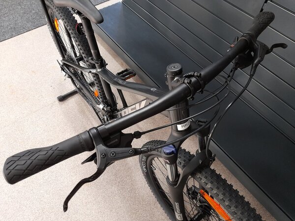 Testovaný Bicykel Trek Marlin 5 Lithium Grey 2023 RK23