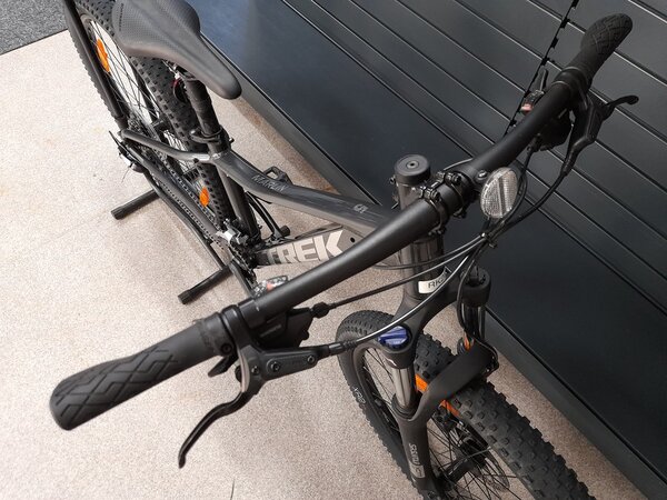 Testovaný Bicykel Trek Marlin 5 Lithium Grey 2023 RK22