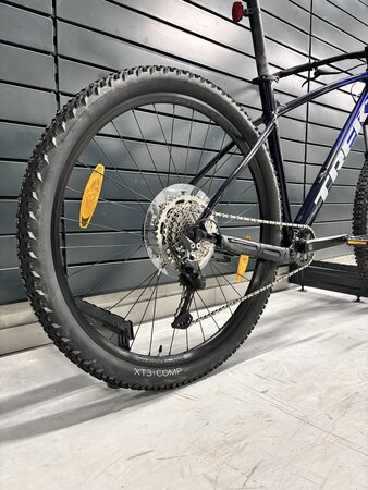 Testovaný bicykel Trek Marlin 6 Hex Blue to Deepdark Blue 2023