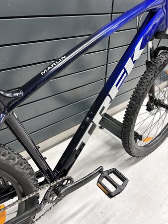 Testovaný bicykel Trek Marlin 6 Hex Blue to Deepdark Blue 2023