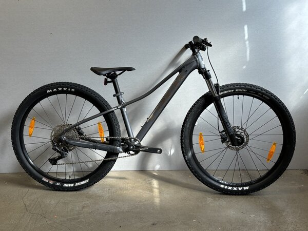 Testovaný bicykel Trek Marlin 7 Galactic Grey 2023