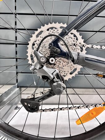 Testovaný bicykel Trek Marlin 7 Teal to Nautical Navy Fade 2023