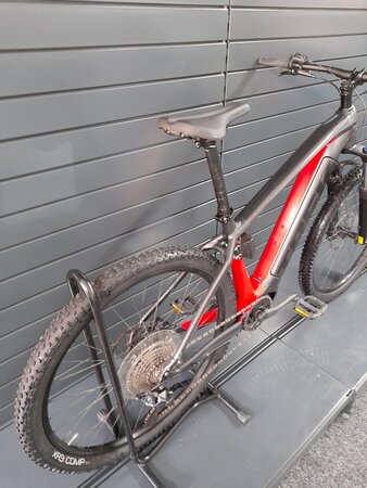 Testovaný elektrobicykel Trek Powerfly 4 Matte Black/Gloss Red 2023