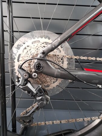 Testovaný elektrobicykel Trek Powerfly 4 Matte Black/Gloss Red 2023