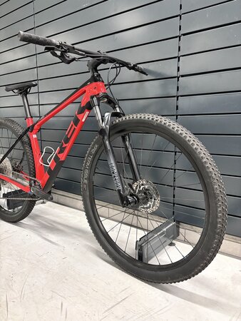 Testovaný bicykel Trek Procaliber 9.5 Radioactive Red/Trek Black 2022