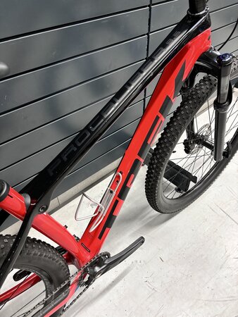 Testovaný bicykel Trek Procaliber 9.5 Radioactive Red/Trek Black 2022