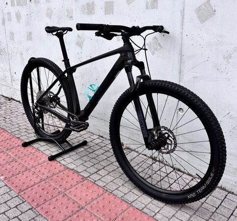 Testovaný bicykel Trek Procaliber 9.5 Gen 2 Gloss Dark Prismatic/Matte Trek Black 2024