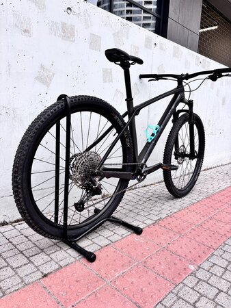 Testovaný bicykel Trek Procaliber 9.5 Gen 2 Gloss Dark Prismatic/Matte Trek Black 2024