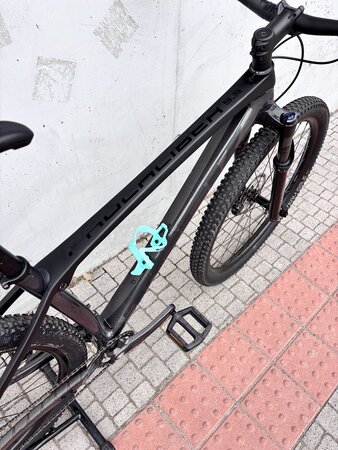 Testovaný bicykel Trek Procaliber 9.5 Gen 2 Gloss Dark Prismatic/Matte Trek Black 2024