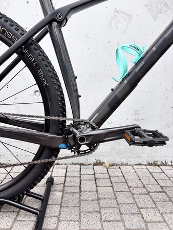 Testovaný bicykel Trek Procaliber 9.5 Gen 2 Gloss Dark Prismatic/Matte Trek Black 2024