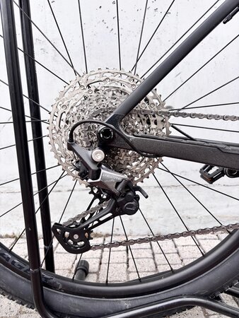 Testovaný bicykel Trek Procaliber 9.5 Gen 2 Gloss Dark Prismatic/Matte Trek Black 2024