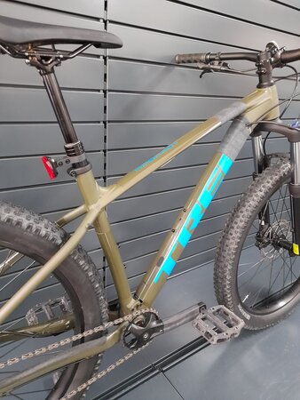 Testovaný bicykel Trek Roscoe 6 Olive Grey/Waterloo Blue 2023