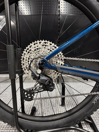 Testovaný bicykel Trek Roscoe 7 Dark Aquatic 2025 L