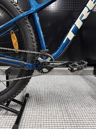 Testovaný bicykel Trek Roscoe 7 Dark Aquatic 2025 M