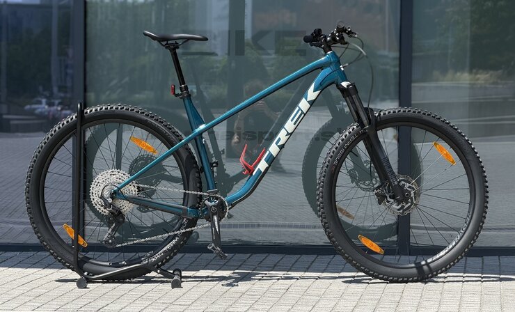 Testovaný bicykel Trek Roscoe 7 Dark Aquatic 2025 R106