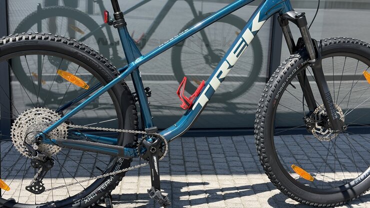 Testovaný bicykel Trek Roscoe 7 Dark Aquatic 2025 R106