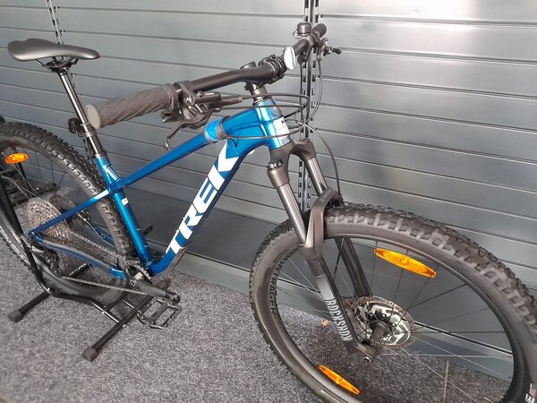 Testovaný bicykel Trek Roscoe 7 Dark Aquatic 2025 R127