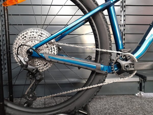 Testovaný bicykel Trek Roscoe 7 Dark Aquatic 2025 R127