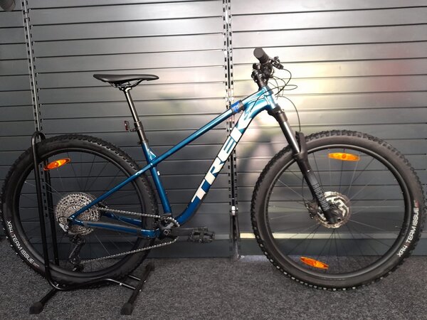 Testovaný bicykel Trek Roscoe 7 Dark Aquatic 2025 R127