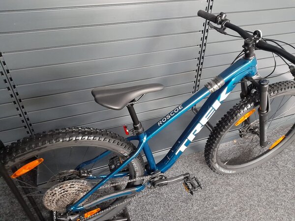 Testovaný bicykel Trek Roscoe 7 Dark Aquatic 2025 R130