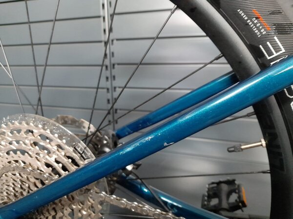 Testovaný bicykel Trek Roscoe 7 Dark Aquatic 2025 R130