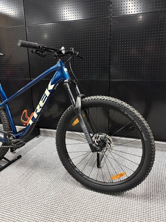 Testovaný bicykel Trek Roscoe 7 Dark Aquatic 2025 XL