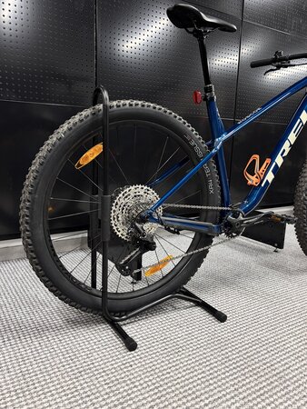 Testovaný bicykel Trek Roscoe 7 Dark Aquatic 2025 XL