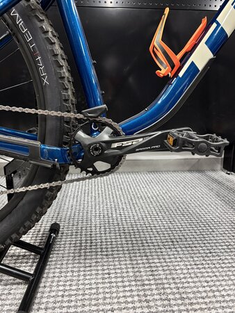 Testovaný bicykel Trek Roscoe 7 Dark Aquatic 2025 XL