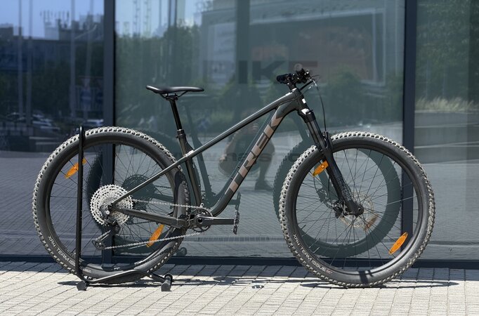 Testovaný bicykel Trek Roscoe 7 Satin Black Olive 2025 R107