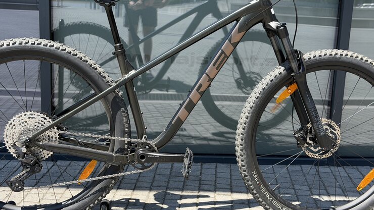 Testovaný bicykel Trek Roscoe 7 Satin Black Olive 2025 R107
