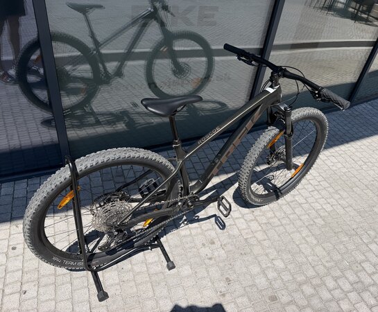 Testovaný bicykel Trek Roscoe 7 Satin Black Olive 2025 R107