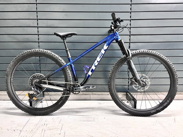 Testovaný bicykel Trek Roscoe 8 Mulsanne Blue 2023