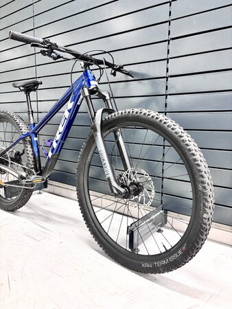 Testovaný bicykel Trek Roscoe 8 Mulsanne Blue 2023
