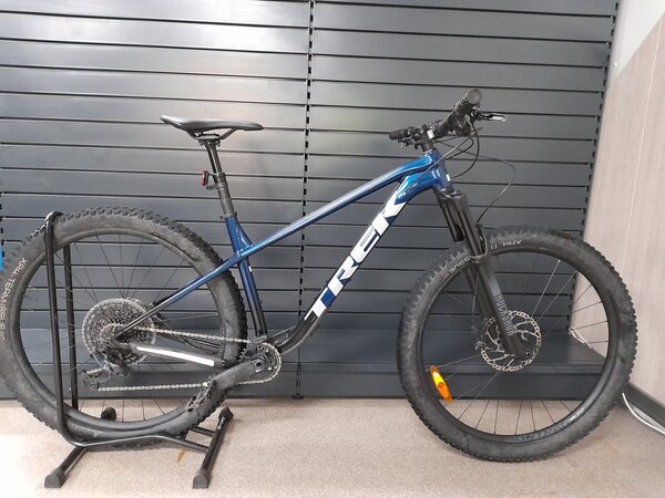 Testovaný bicykel Trek Roscoe 8 Mulsanne Blue 2022 RK11