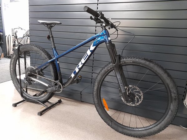 Testovaný bicykel Trek Roscoe 8 Mulsanne Blue 2022 RK11