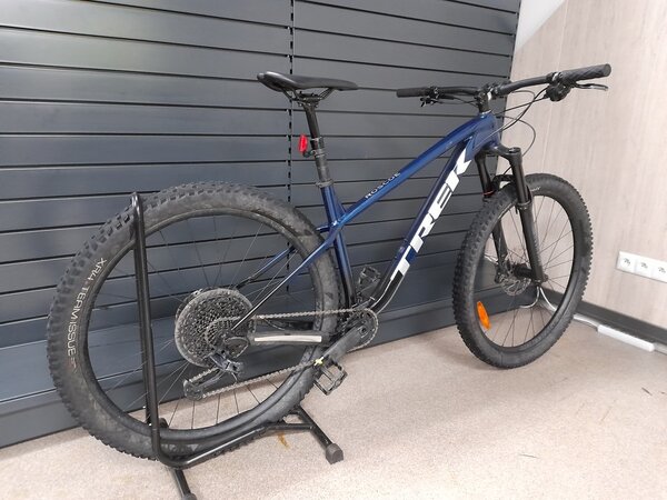 Testovaný bicykel Trek Roscoe 8 Mulsanne Blue 2022 RK11